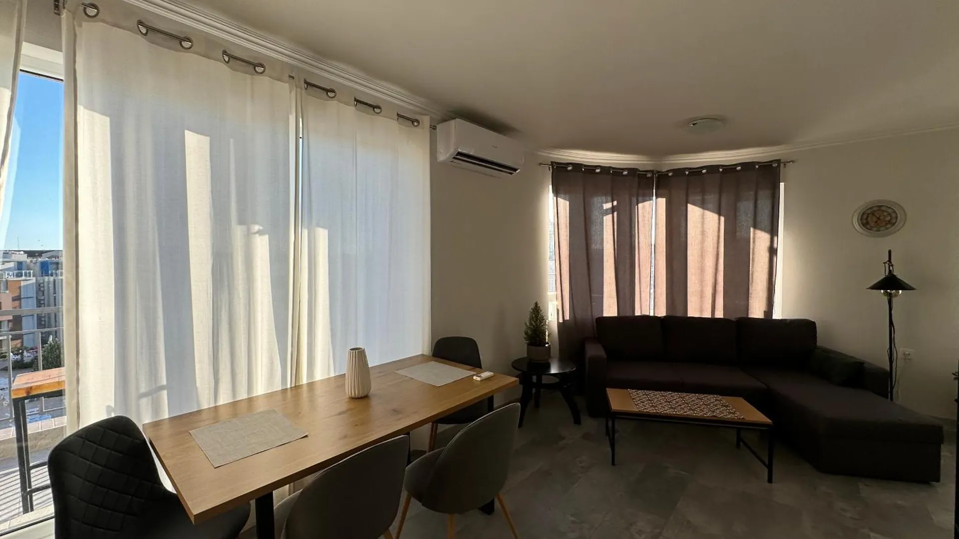 סאני ביץ' Aqua Blue Top Apartment